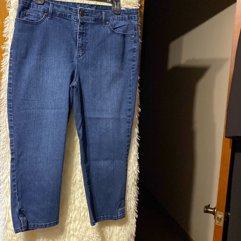 Gloria Vanderbilt All Around Slimming Effect Women’s Cropped Jeans. Size 10